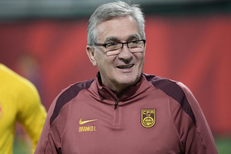 足协官宣!再次招聘国足主帅,定下极难目标,3位本土名帅赋闲